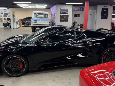 Used 2020 Chevrolet Corvette Stingray Coupe w/ Z51 Performance Package RWD image 19