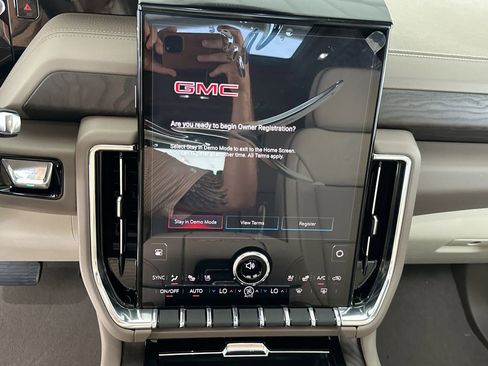 New 2026 GMC Yukon XL Denali w/ Denali Reserve Package AWD/4WD image 24