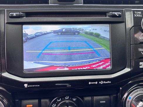 Used 2018 Toyota 4Runner SR5 AWD/4WD image 19