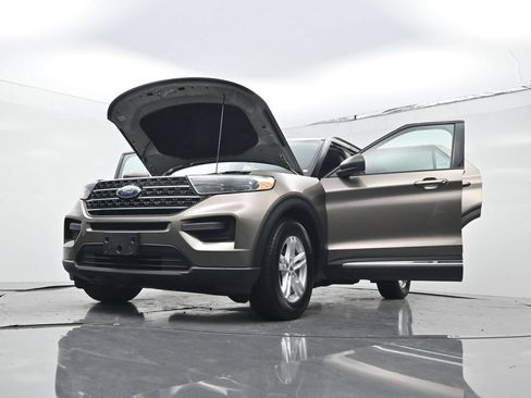 Used 2021 Ford Explorer XLT RWD image 32