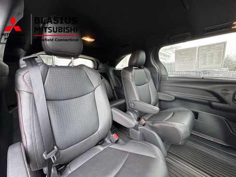 Used 2025 Toyota Sienna XSE w/ XSE Plus Package image 23