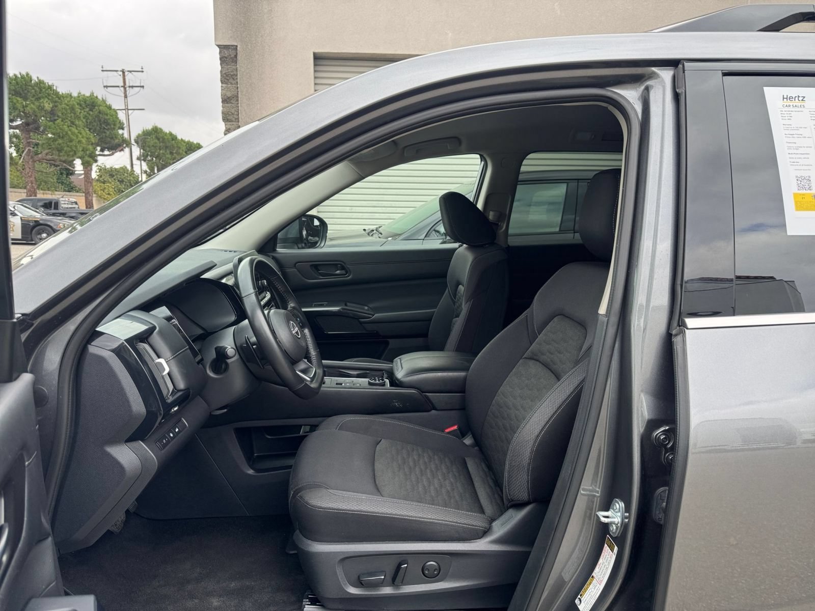 Used 2025 Nissan Pathfinder SV AWD/4WD image 28
