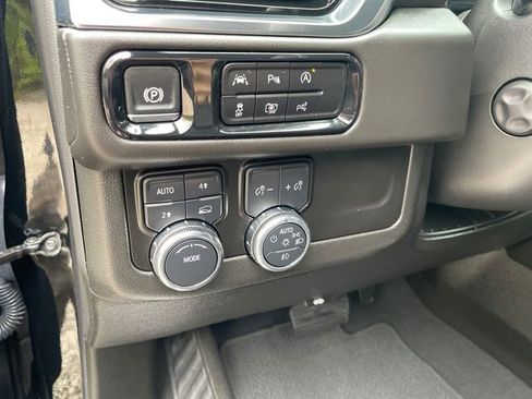 Used 2025 GMC Yukon Denali AWD/4WD image 29