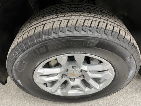 Used 2025 Chevrolet Suburban LT w/ Comfort Package image 13