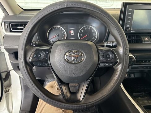 Used 2020 Toyota RAV4 LE FWD image 13