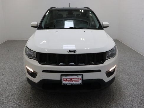 Used 2019 Jeep Compass Latitude FWD image 3