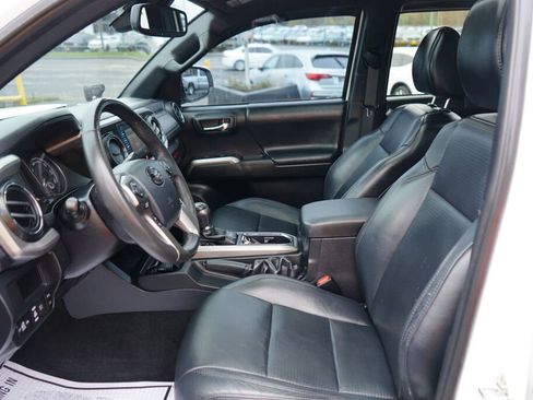 Used 2019 Toyota Tacoma Limited image 12