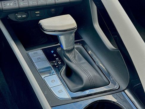 Used 2025 Hyundai Elantra Limited FWD image 21