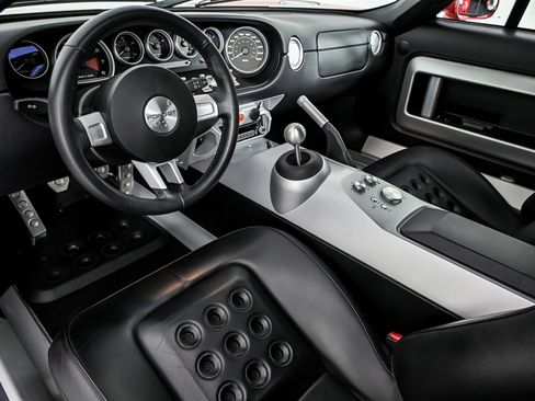 Used 2005 Ford GT RWD image 35