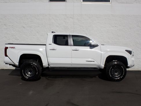 Used 2026 Toyota Tacoma SR5 image 5