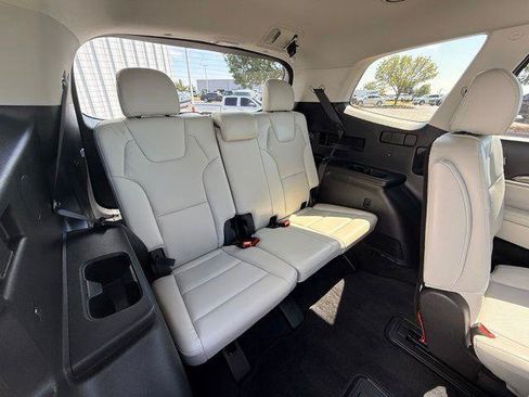 Used 2025 Kia Telluride S FWD image 5