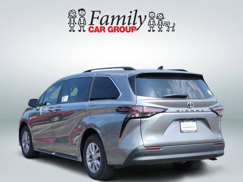 New 2026 Toyota Sienna XLE image 3
