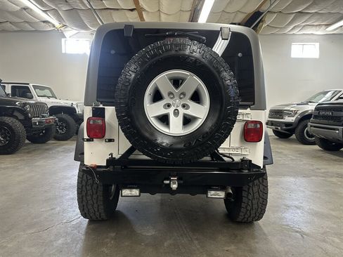 Used 2005 Jeep Wrangler Rubicon AWD/4WD image 4