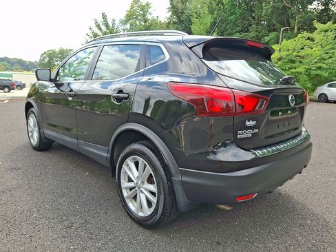 Certified 2017 Nissan Rogue Sport SV w/ SV Premium Package FWD image 4