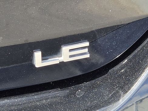 Used 2024 Toyota Highlander LE FWD image 11