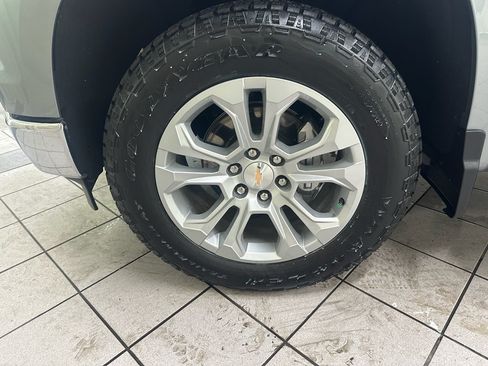 Used 2025 Chevrolet Silverado 1500 LTZ w/ LTZ Premium Package AWD/4WD image 14