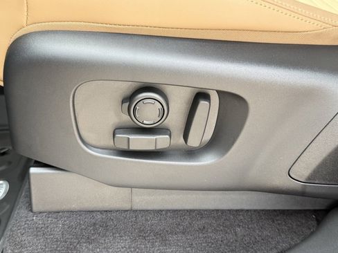 New 2025 Land Rover Discovery Dynamic SE image 14