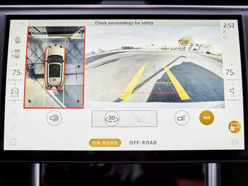 Used 2025 Land Rover Range Rover SE image 72