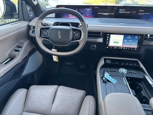 New 2025 Lincoln Navigator Black Label image 24