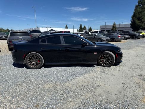 Used 2018 Dodge Charger SRT w/ Technology Group RWD image 4