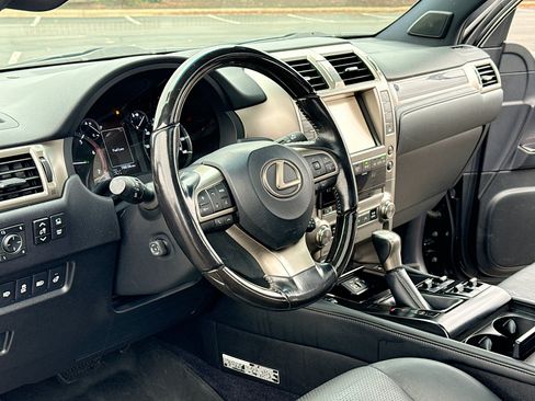 Used 2021 Lexus GX 460 Luxury w/ Sport Design Package AWD/4WD image 4