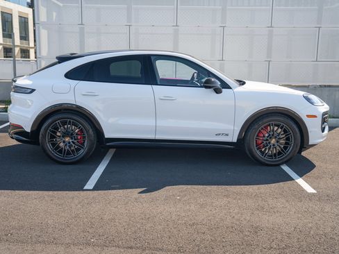 New 2026 Porsche Cayenne GTS AWD/4WD image 8