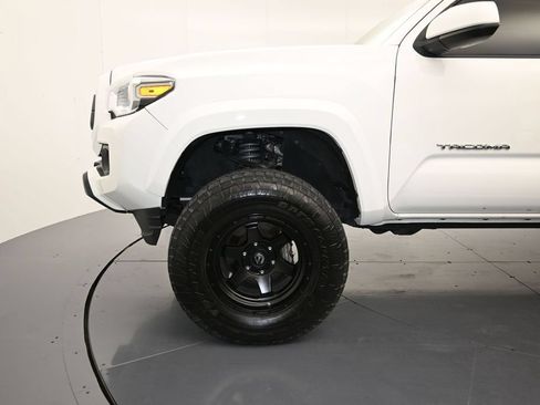 Used 2021 Toyota Tacoma SR5 AWD/4WD image 10