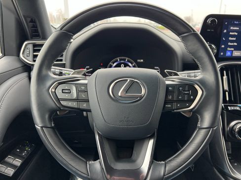 Used 2024 Lexus LX 600 4WD w/ Luxury Package image 23