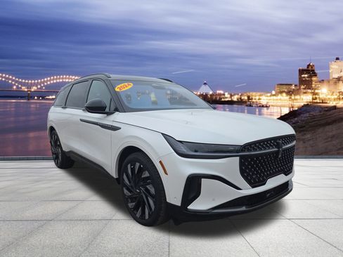 Used 2024 Lincoln Nautilus Reserve w/ Equipment Group 203A image 4