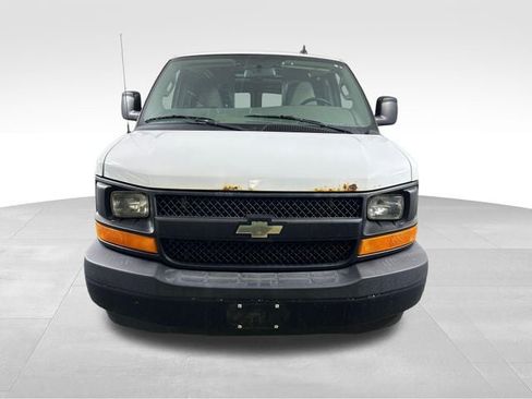 Used 2017 Chevrolet Express 2500 RWD image 9