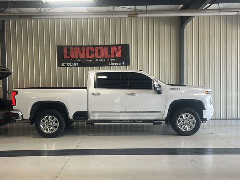 Used 2024 Chevrolet Silverado 2500 High Country w/ High Country Premium Package AWD/4WD image 5