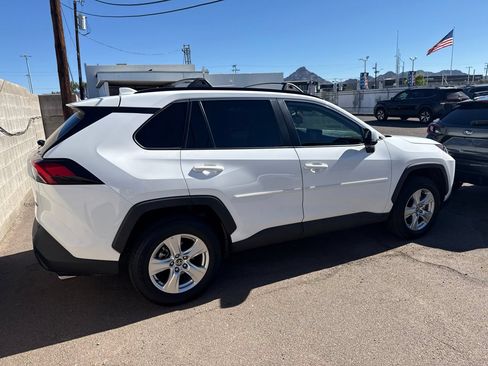 Used 2021 Toyota RAV4 XLE w/ Carpet Mat Package (TMS) FWD image 12
