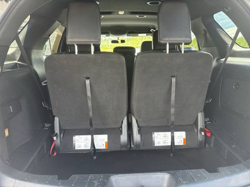 Used 2017 Ford Explorer XLT w/ Equipment Group 202A AWD/4WD image 9
