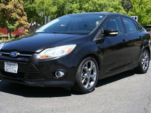 Used 2014 Ford Focus SE w/ Equipment Group 201A FWD image 9