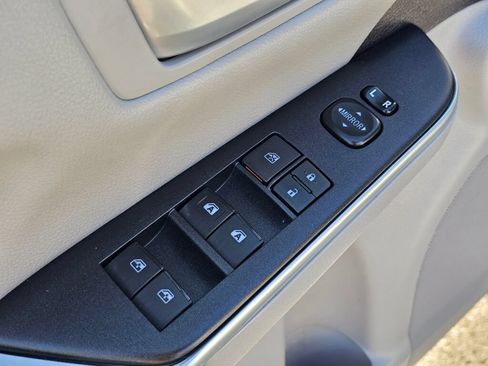Used 2015 Toyota Camry LE FWD image 30