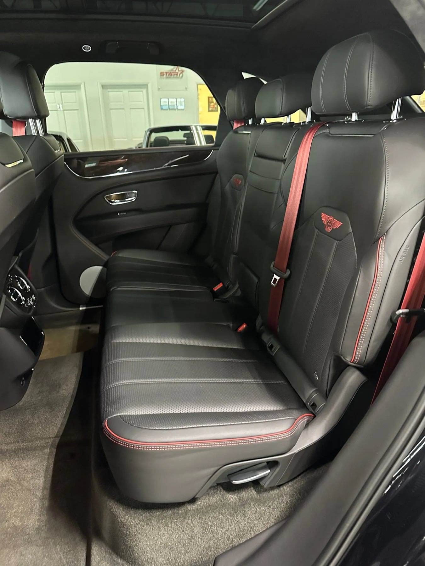 Used 2021 Bentley Bentayga AWD/4WD image 26