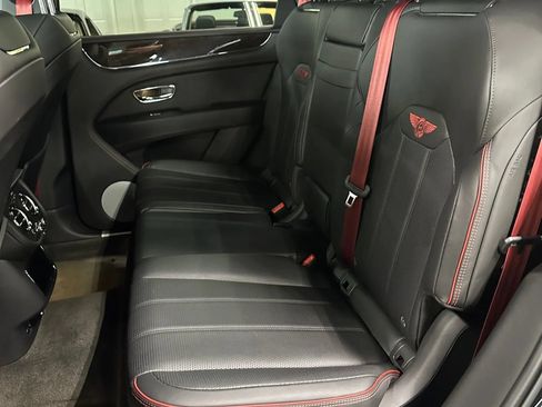 Used 2021 Bentley Bentayga AWD/4WD image 26