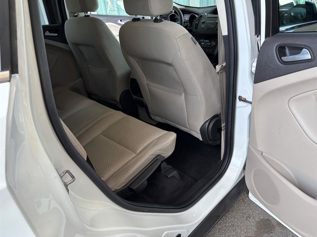 Used 2017 Ford Escape SE w/ SE Cold Weather Package FWD image 12