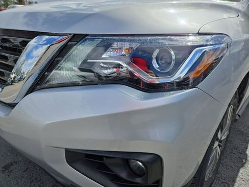 Used 2020 Nissan Pathfinder SV image 7