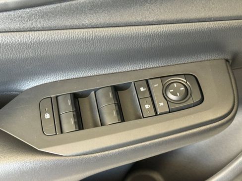 New 2027 Toyota Prius Plug-In Hybrid FWD image 12