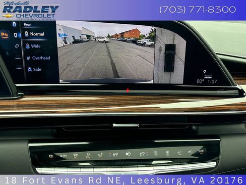 Used 2023 Cadillac Escalade Premium Luxury AWD/4WD image 20