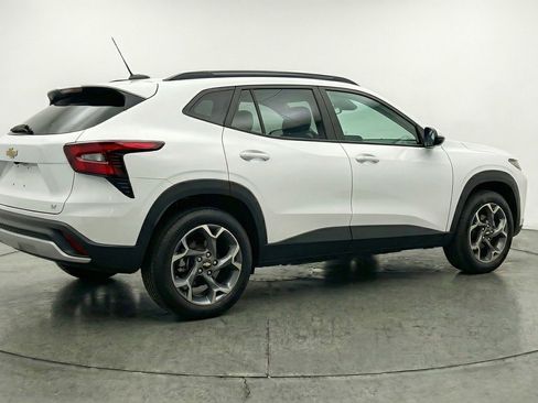 Used 2025 Chevrolet Trax LT FWD image 9