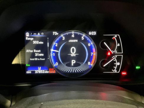 Used 2022 Lexus UX 200 w/ Accessory Package (Z1) FWD image 24