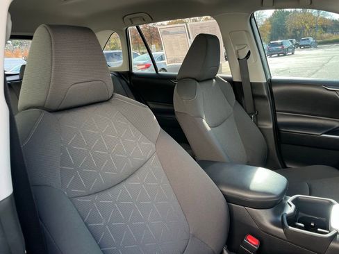 Used 2024 Toyota RAV4 XLE image 31