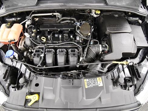 Used 2016 Ford Focus SE w/ SE Sport Package FWD image 12
