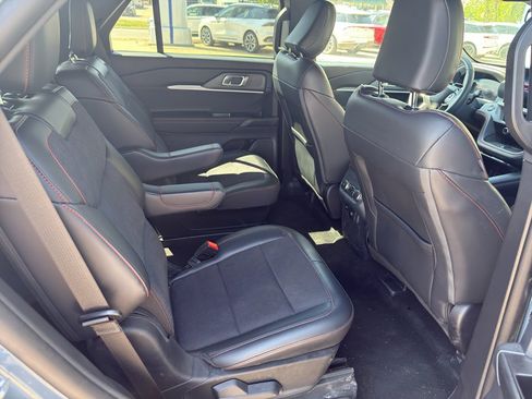 Used 2025 Ford Explorer ST AWD/4WD image 17