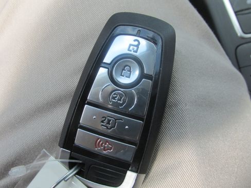 Used 2022 Ford Escape SEL image 40