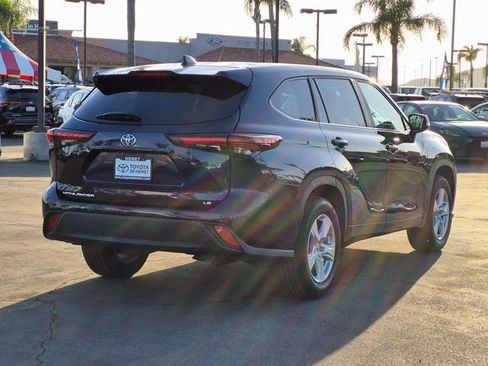 Used 2025 Toyota Highlander LE image 5