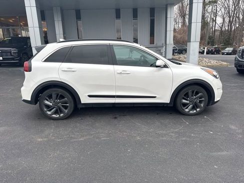 Used 2017 Kia Niro EX image 9