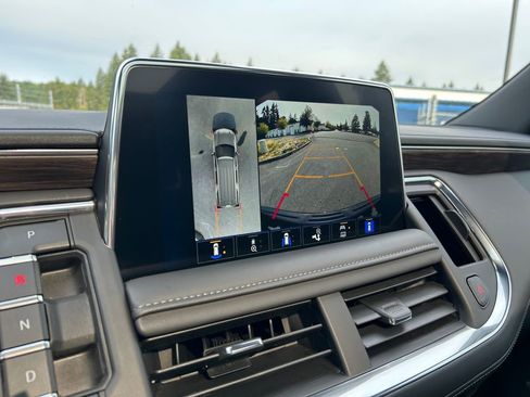 Used 2024 Chevrolet Suburban Z71 w/ Luxury Package image 16